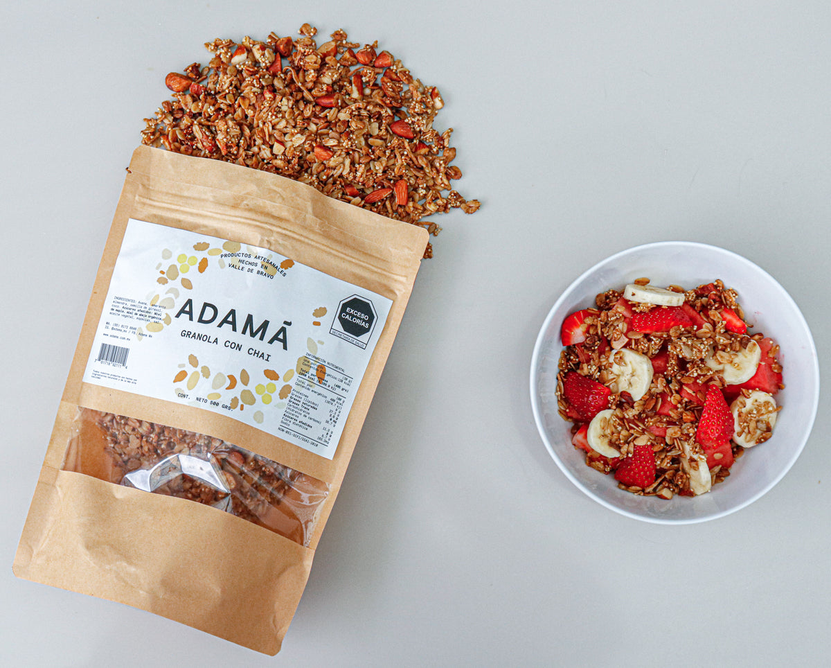 Fruta con granola maple y crema de cacahuate